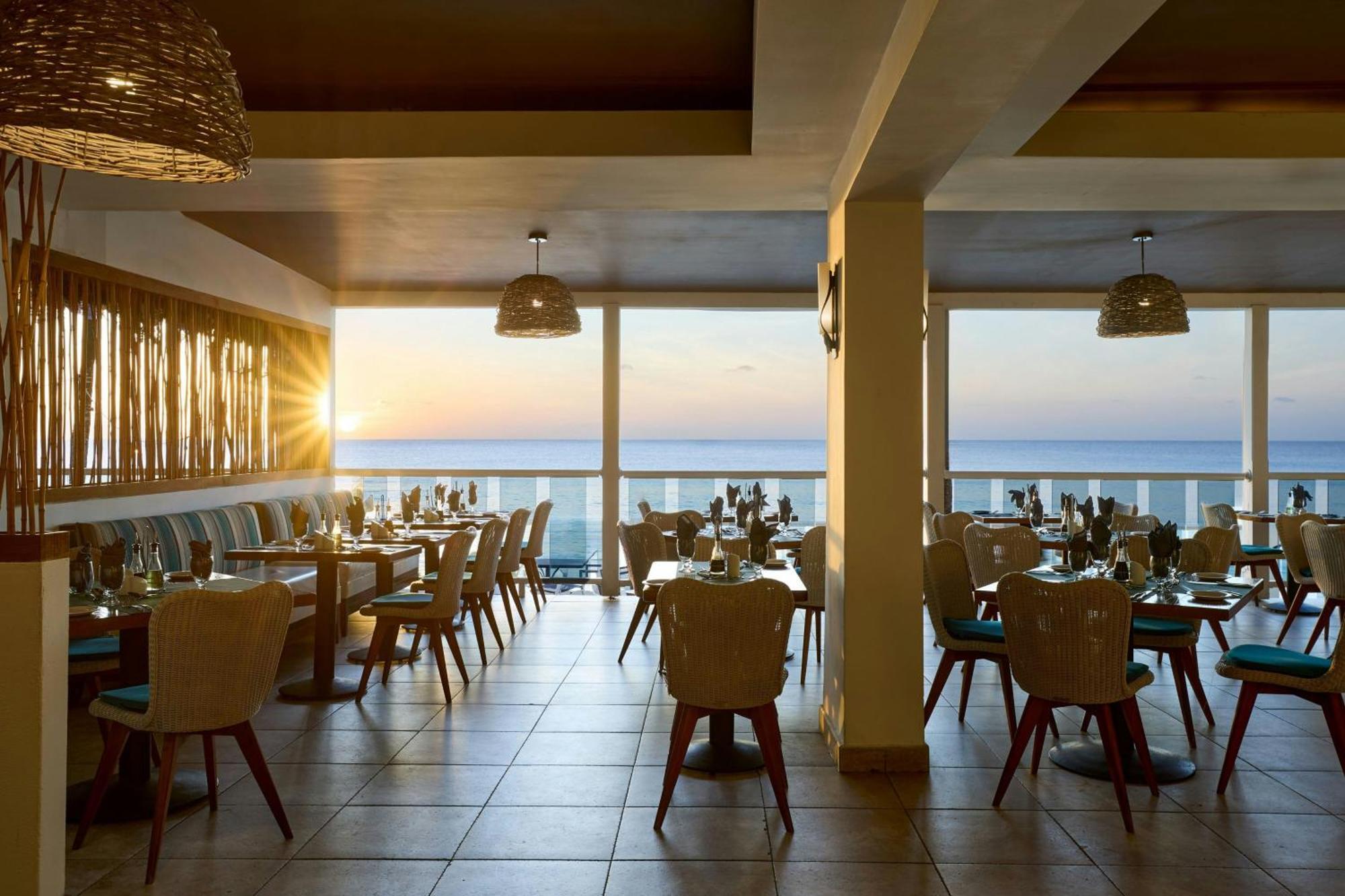 Waves Resort & Spa, Barbados, An Autograph Collection All-Inclusive Resort Сент-Джеймс Екстер'єр фото