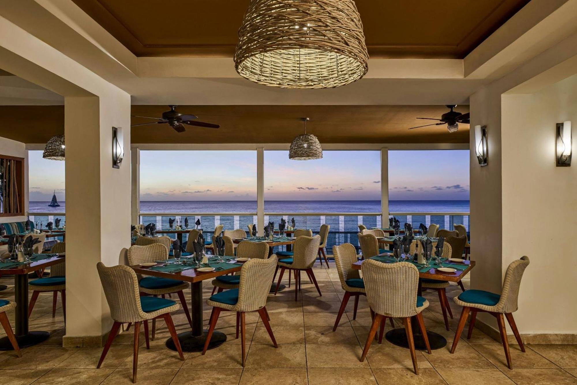 Waves Resort & Spa, Barbados, An Autograph Collection All-Inclusive Resort Сент-Джеймс Екстер'єр фото