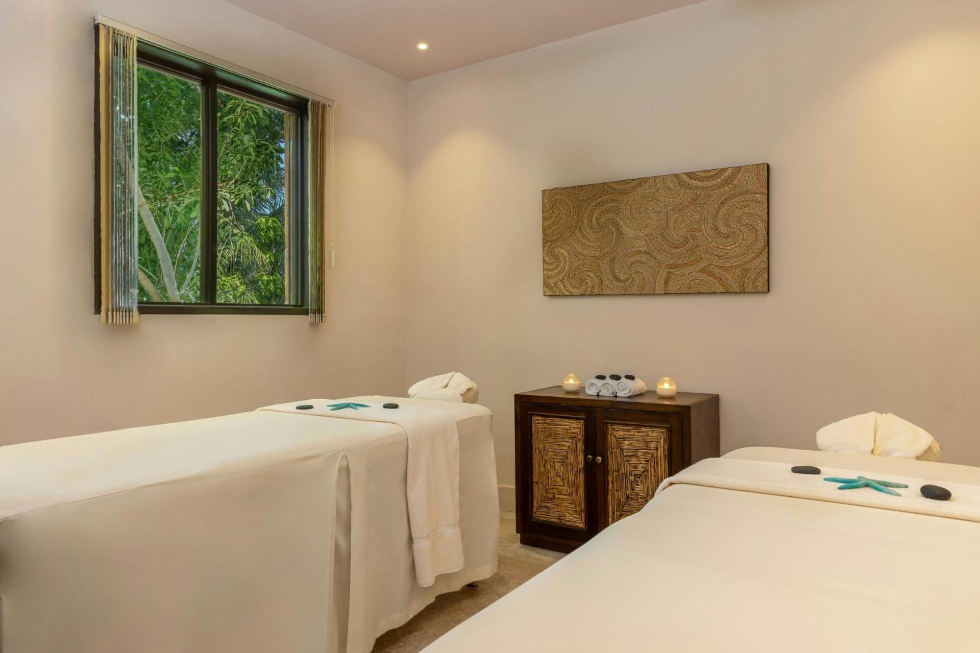 Waves Resort & Spa, Barbados, An Autograph Collection All-Inclusive Resort Сент-Джеймс Екстер'єр фото